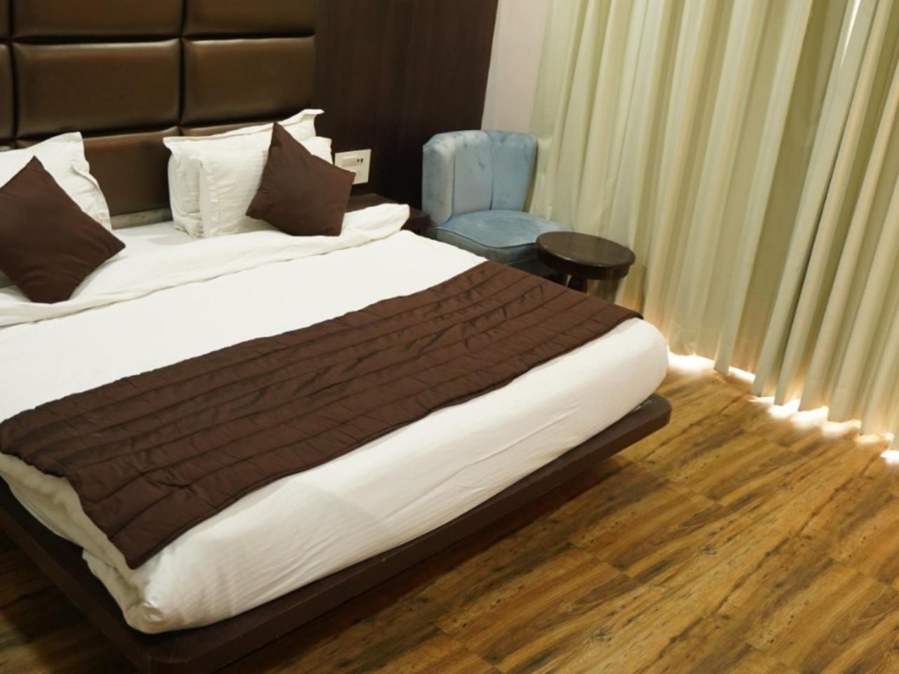 Raas Mahal-Hotel In Jaipur Near Tourist Places ภายนอก รูปภาพ