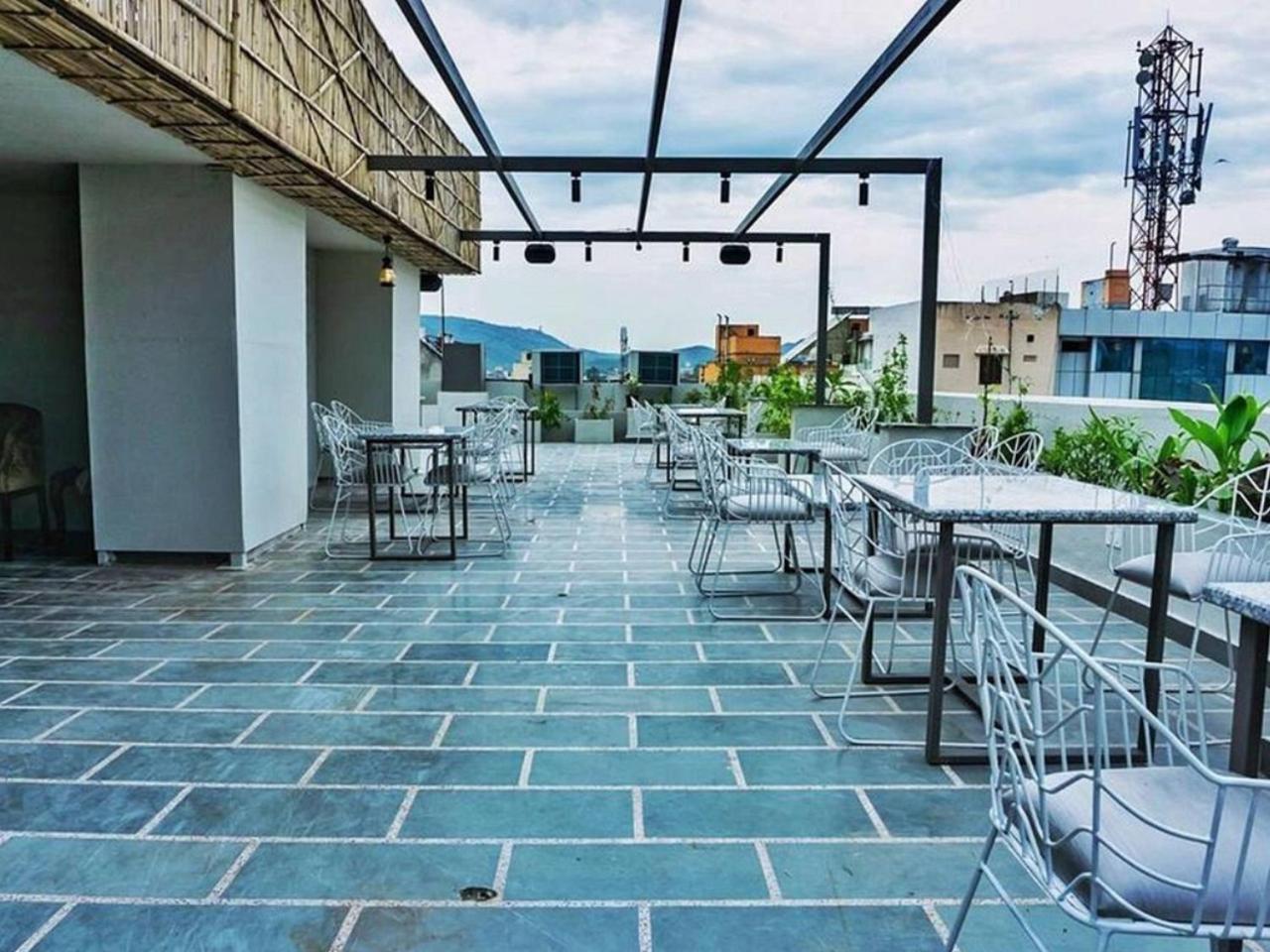 Raas Mahal-Hotel In Jaipur Near Tourist Places ภายนอก รูปภาพ