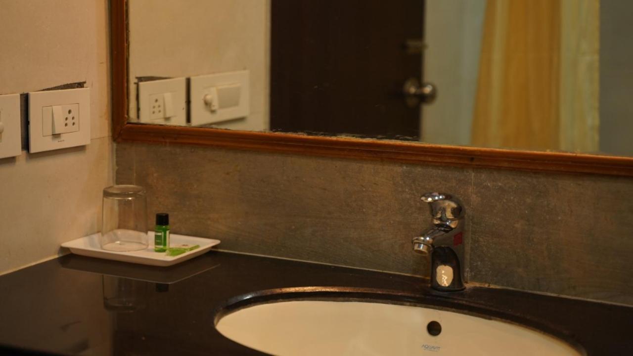 Raas Mahal-Hotel In Jaipur Near Tourist Places ภายนอก รูปภาพ