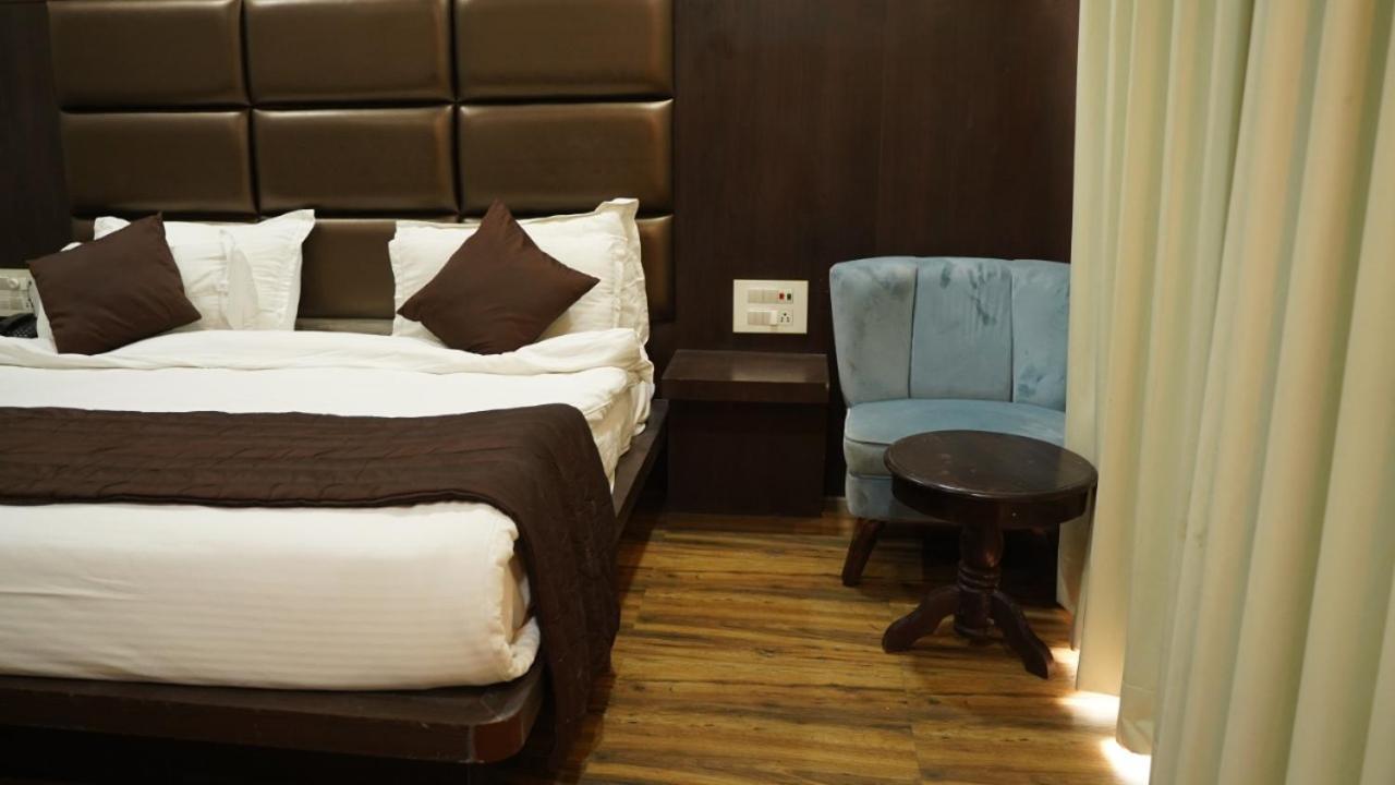 Raas Mahal-Hotel In Jaipur Near Tourist Places ภายนอก รูปภาพ