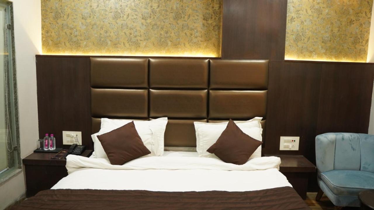 Raas Mahal-Hotel In Jaipur Near Tourist Places ภายนอก รูปภาพ
