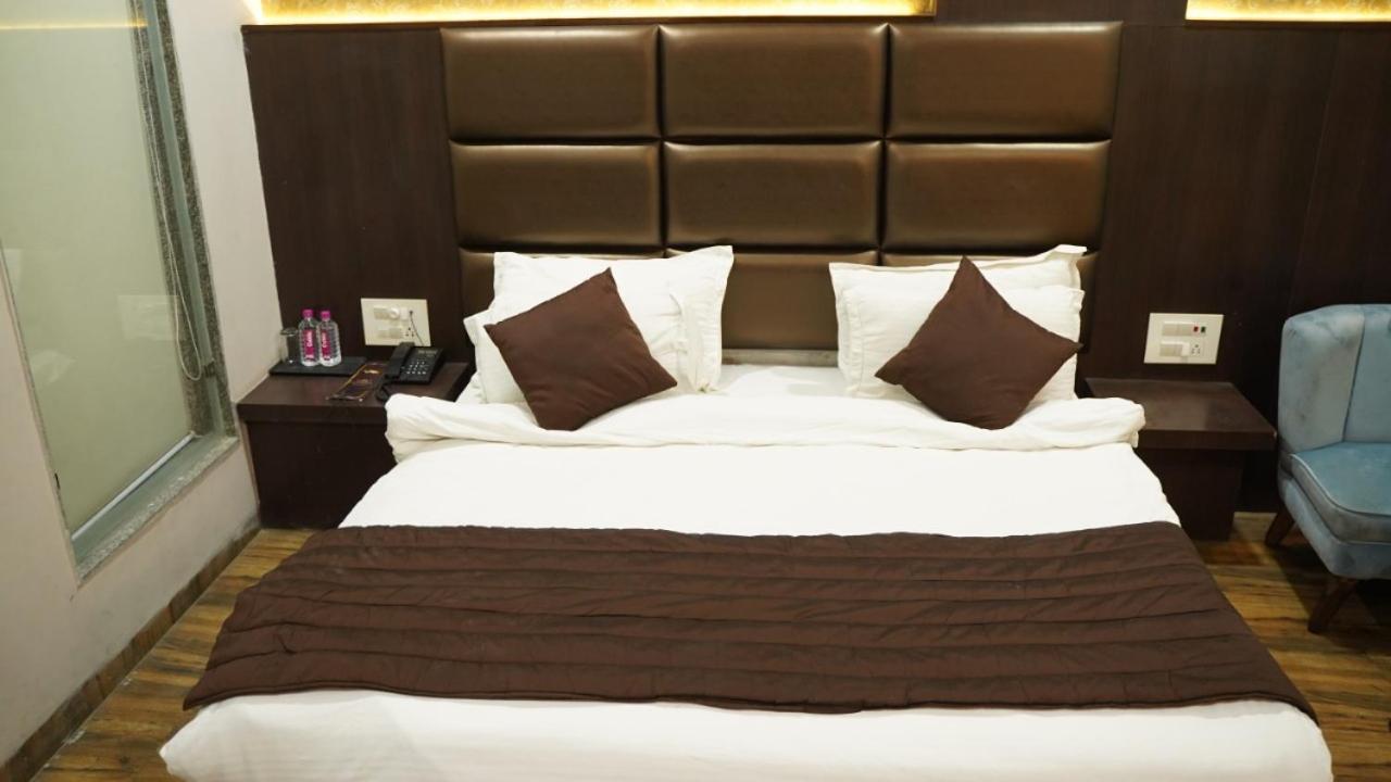 Raas Mahal-Hotel In Jaipur Near Tourist Places ภายนอก รูปภาพ